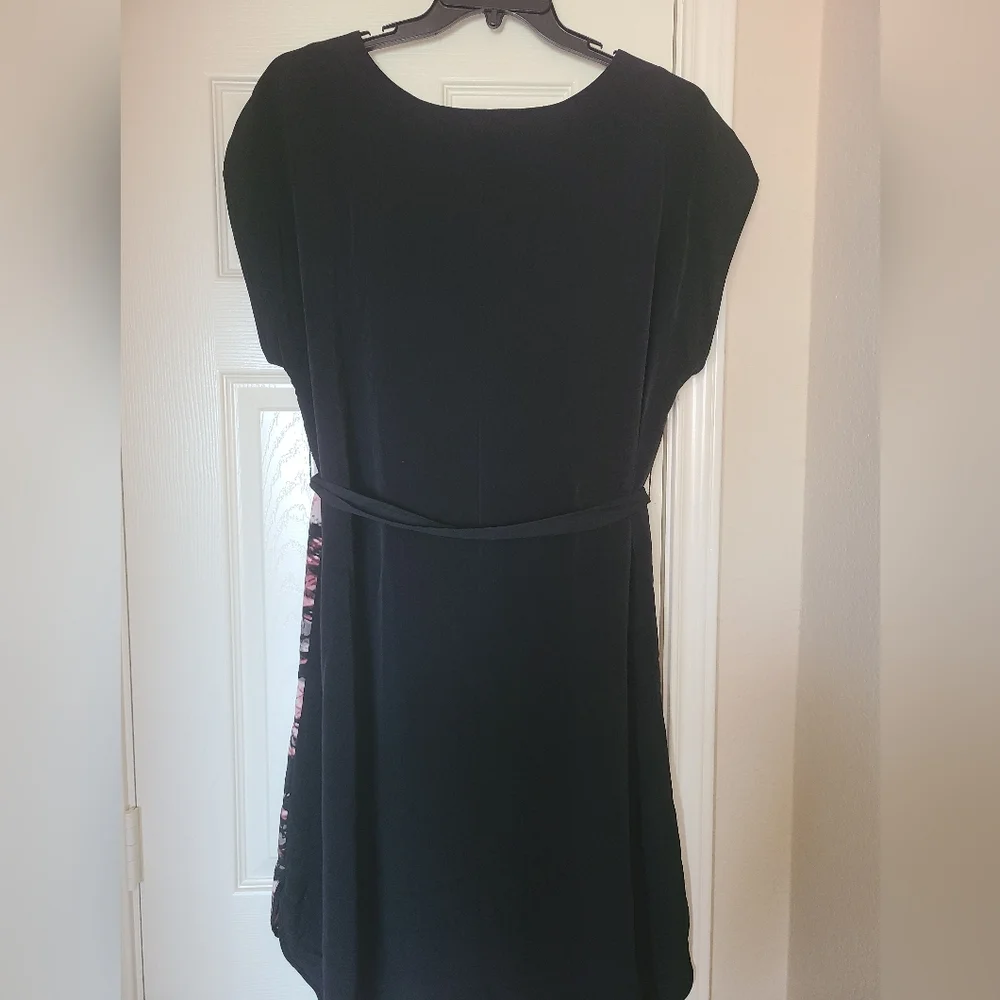 Belted Graphic Shirt Dress - Picture 2 of 4
